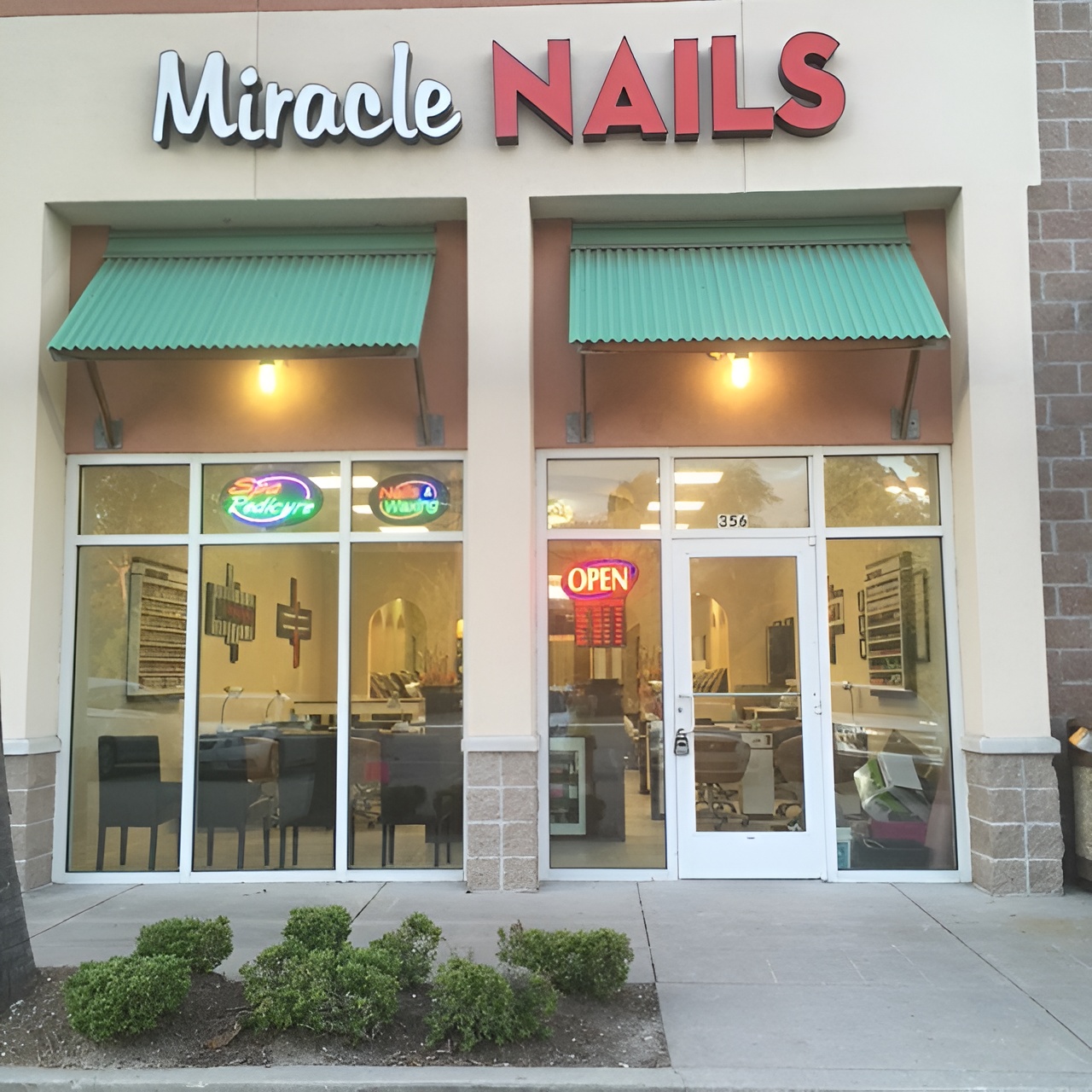 Miracle Nails storefront