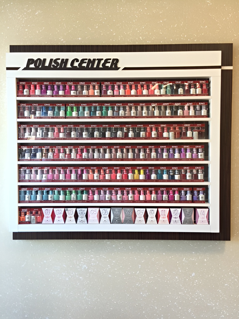 Polish center with organized colors